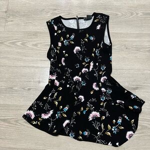Suzy Shier Women’s Black Floral Peplum Top Sleeveless Back Zip Blouse Small Size